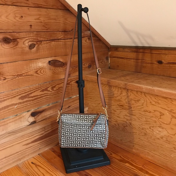 Tommy Hilfiger Tan Brown Crossbody Bag, EUC, 10.5” x 7” - Picture 4 of 13
